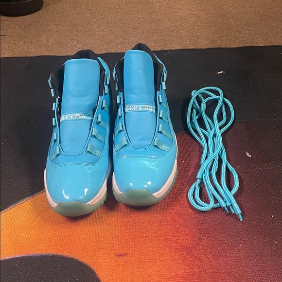 Jordan Pantone 11 size 9.5 - Picture 3 of 9